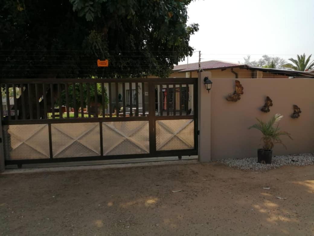 El-Kole Bed And Breakfast ツメブ エクステリア 写真